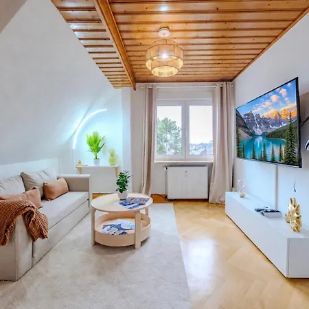 Cosmic Living Modern With Smart Tv, Parking & Self Check-in Apartment *