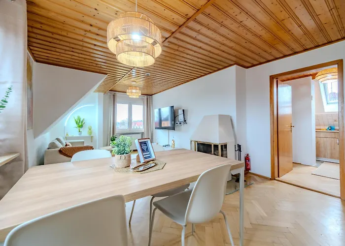 Cozy Boho Near Zwickau-west With Wifi And Parking 츠비카우